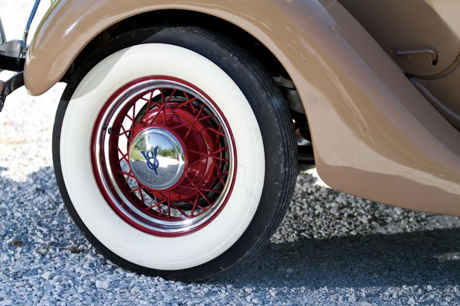  Ford DeLuxe 3-Window Coupe 1935 года  (фото 19 из 50)